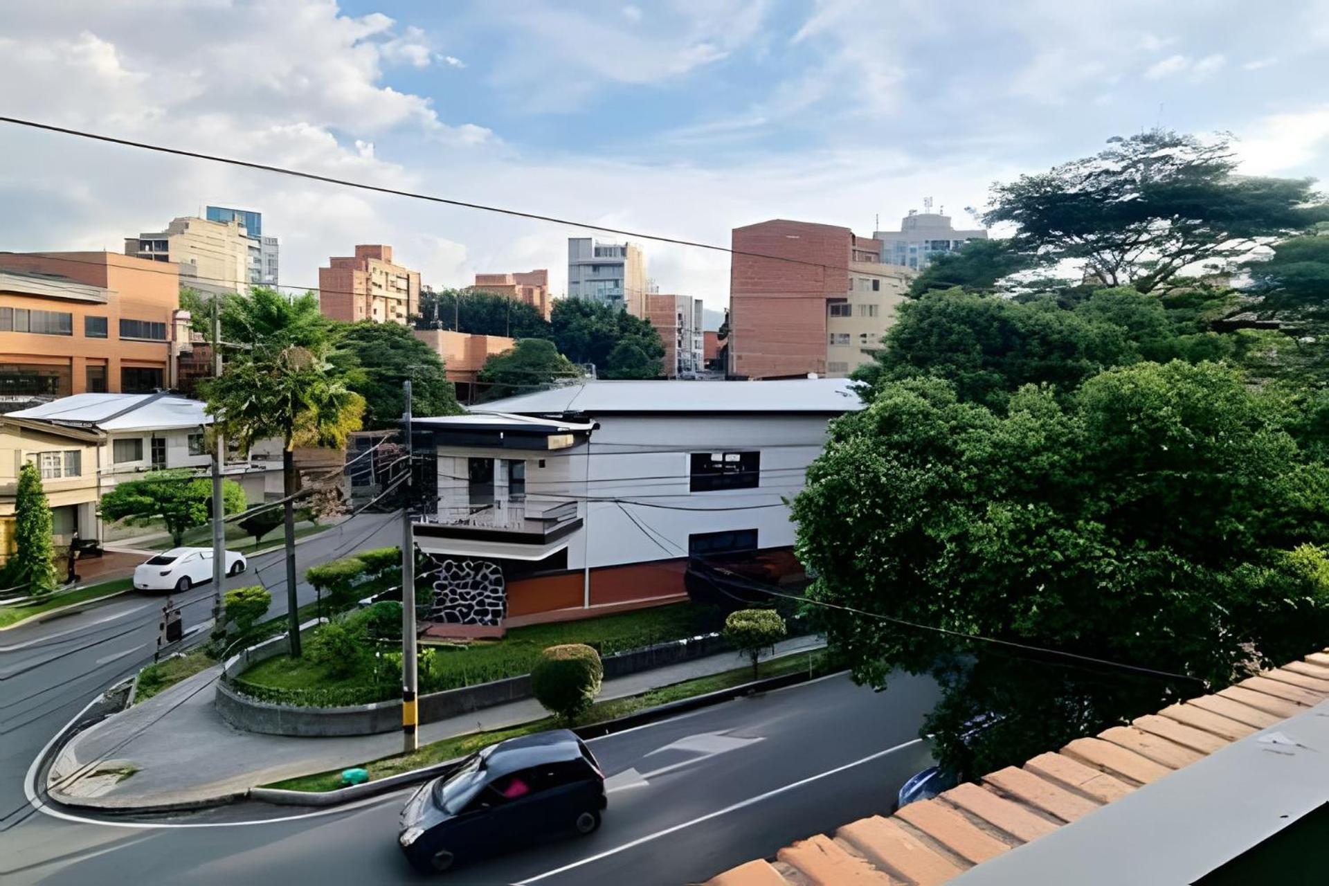 ED SANTO TOMAS LAURELES MEDELLIN