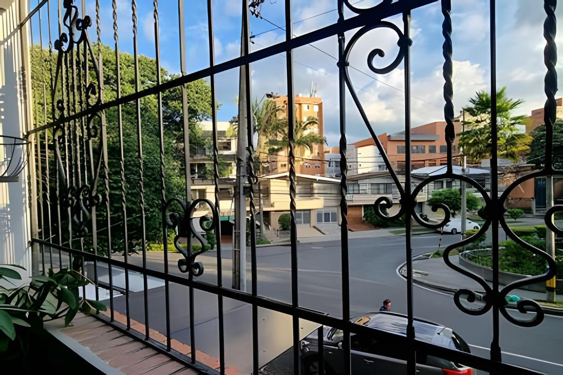 ED SANTO TOMAS LAURELES MEDELLIN