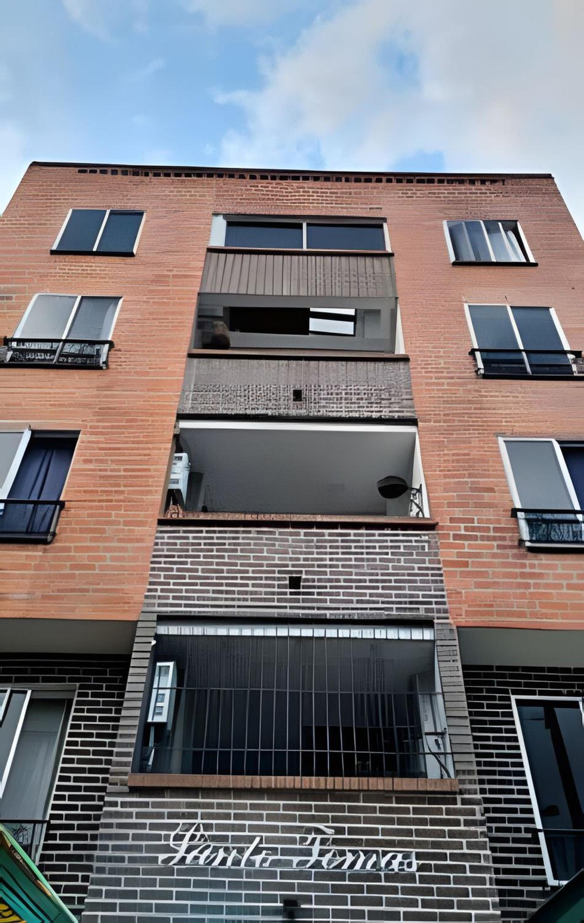 ED SANTO TOMAS LAURELES MEDELLIN
