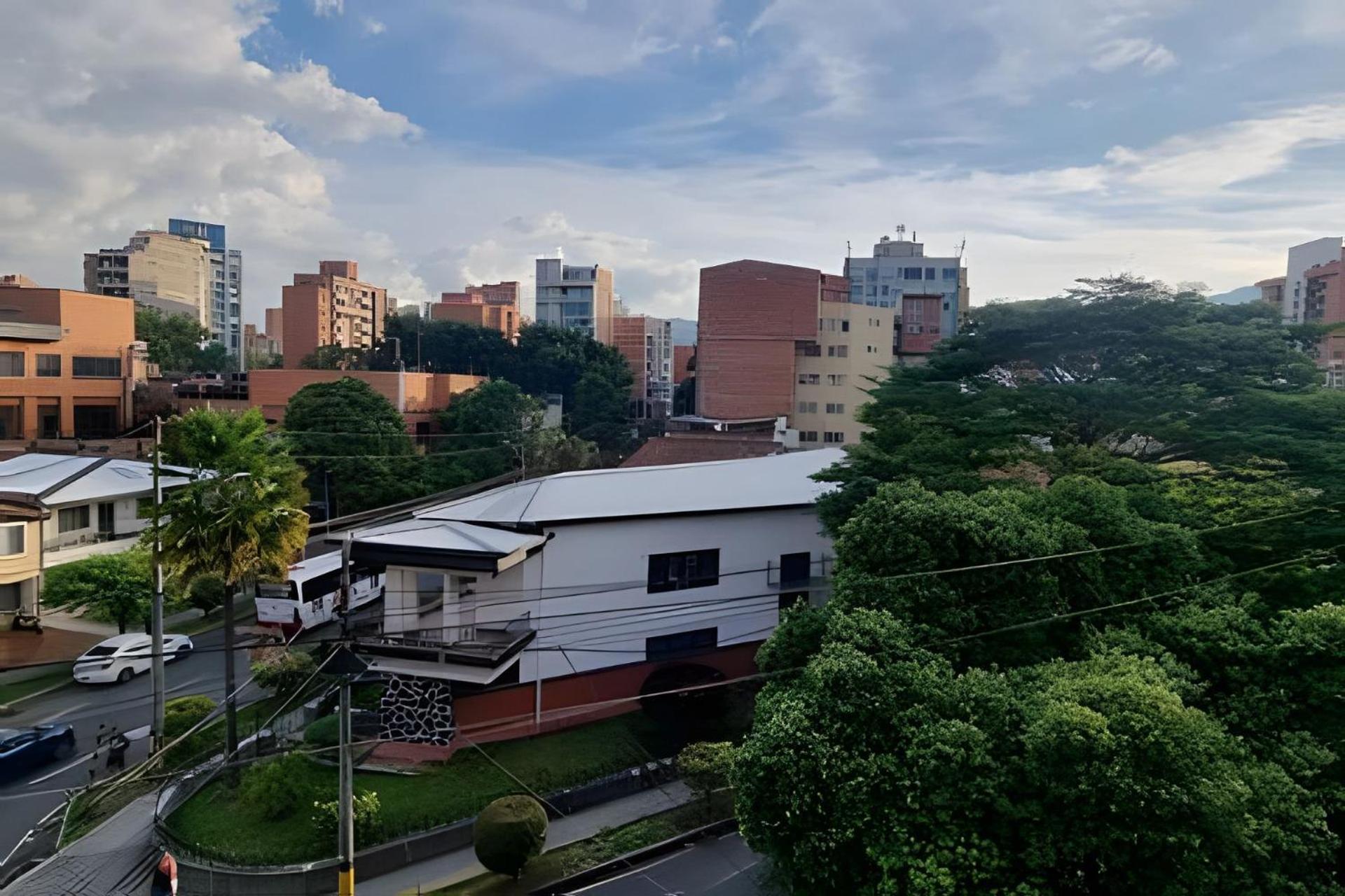 ED SANTO TOMAS LAURELES MEDELLIN
