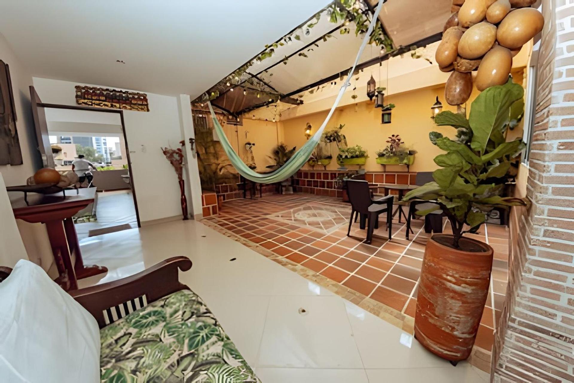 ED SANTO TOMAS LAURELES MEDELLIN