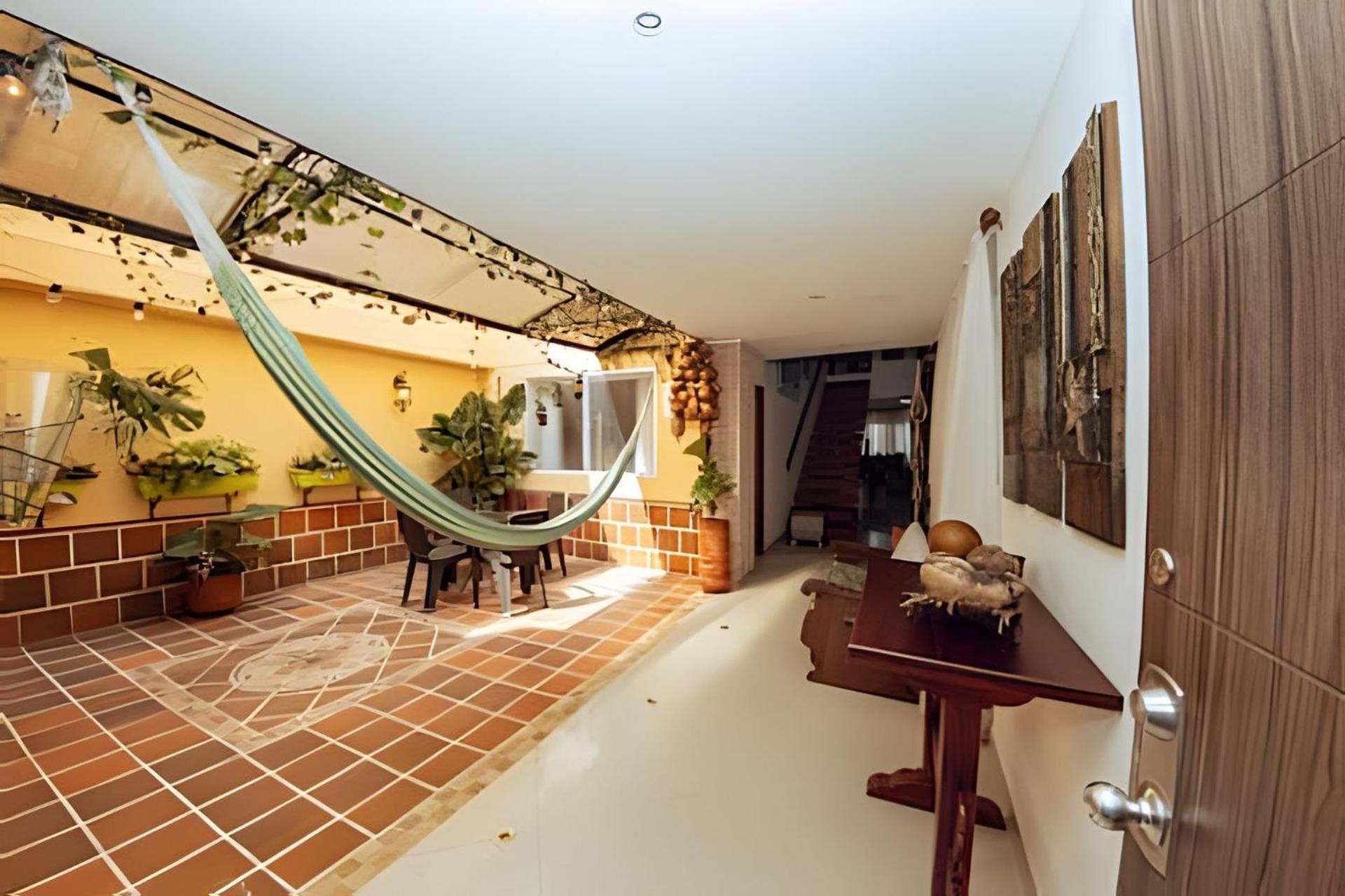 ED SANTO TOMAS LAURELES MEDELLIN