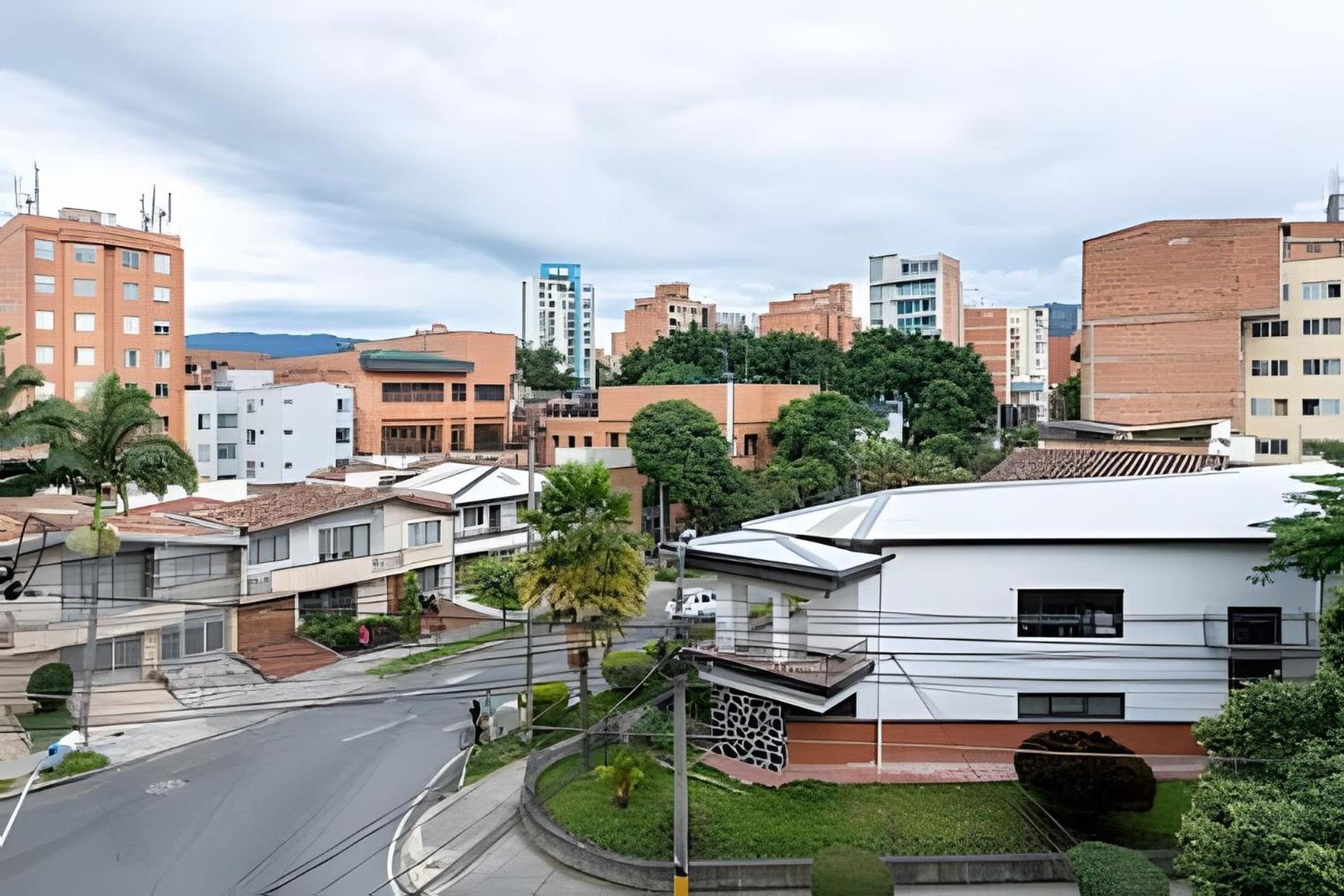 ED SANTO TOMAS LAURELES MEDELLIN