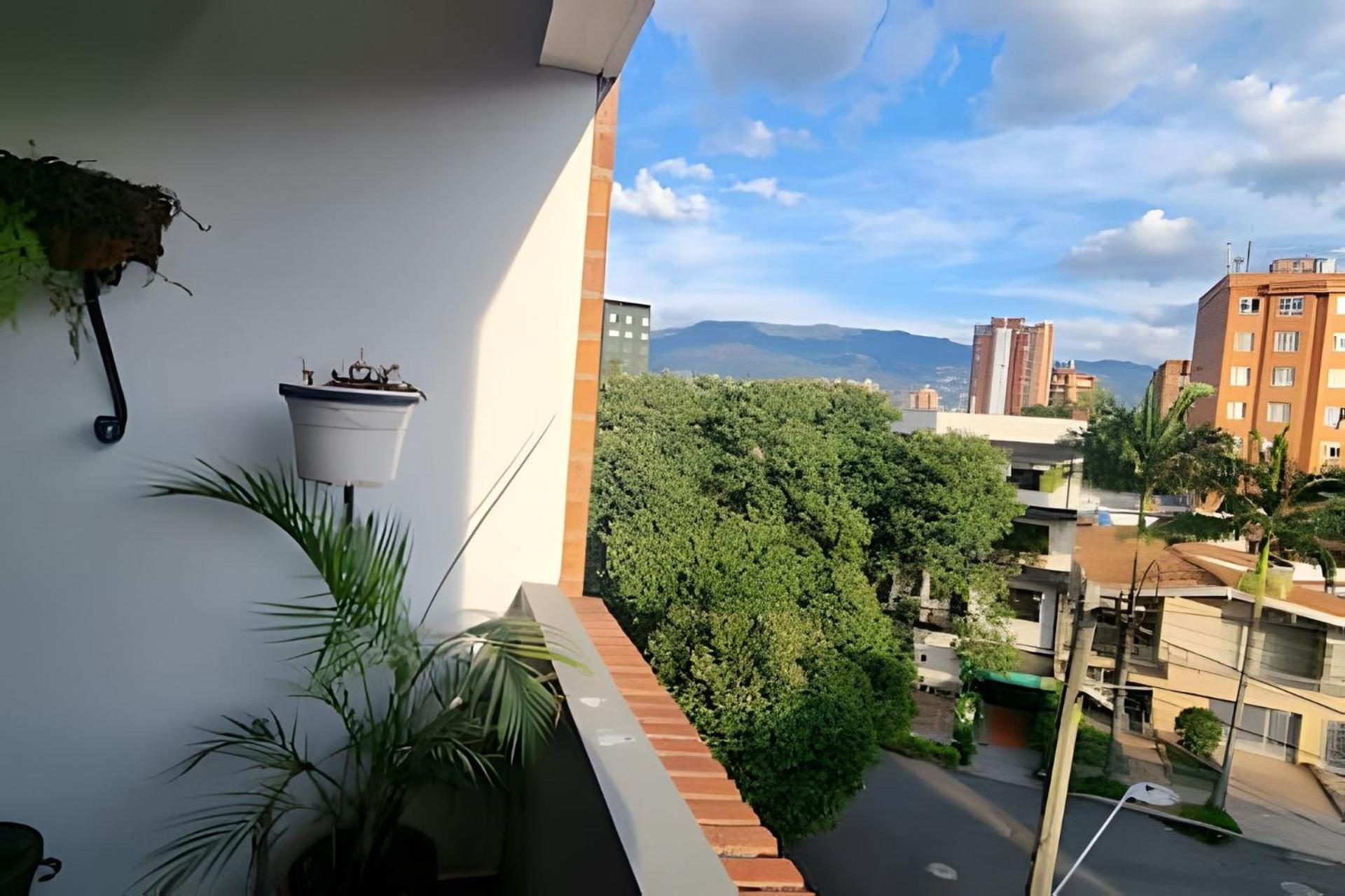 ED SANTO TOMAS LAURELES MEDELLIN