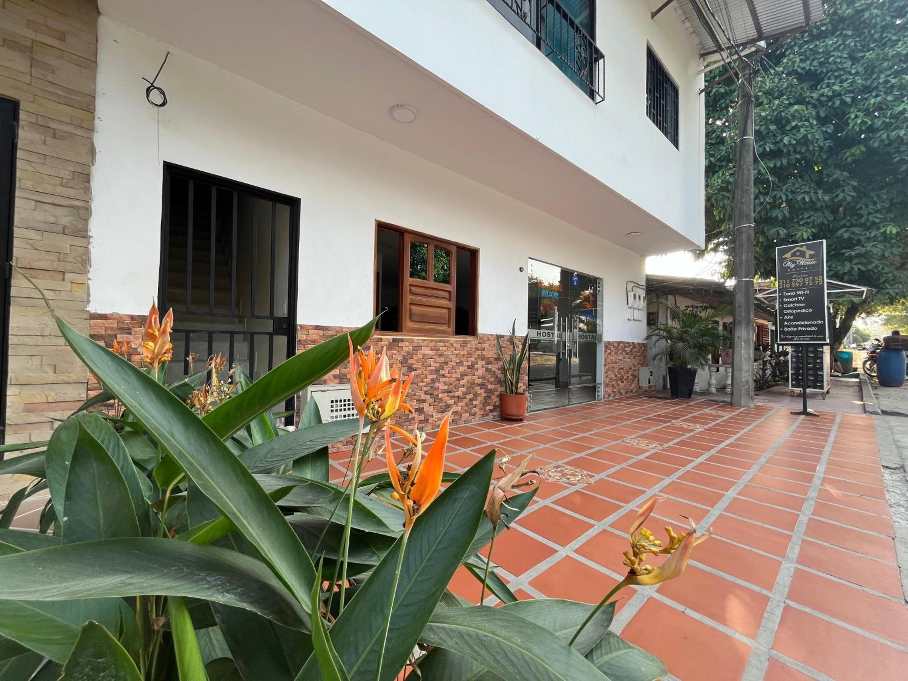 Hotel HOSTAL MY HOUSE - Image 1