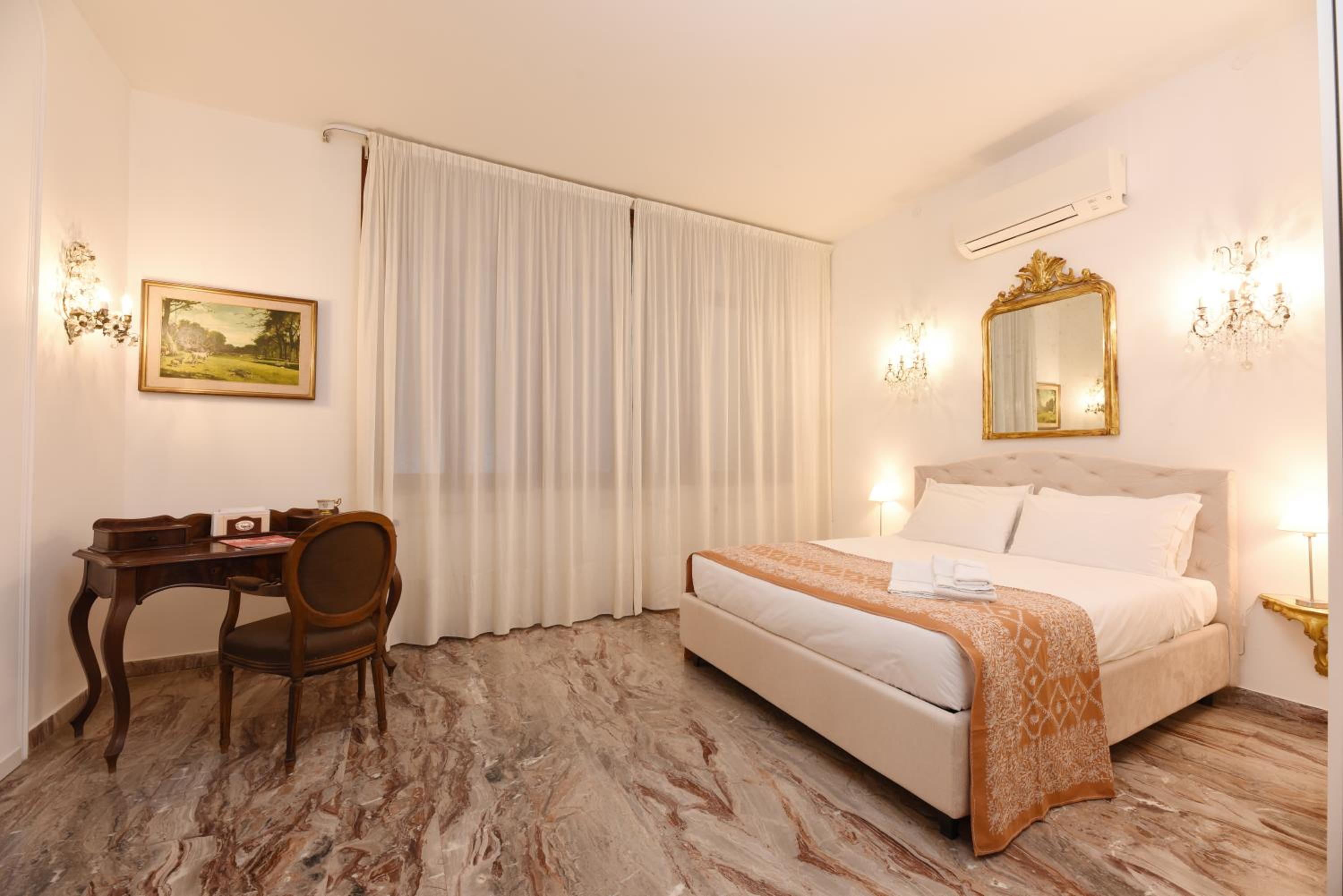 Soderini Splendor: First Floor Palazzo Charm at Castello Square