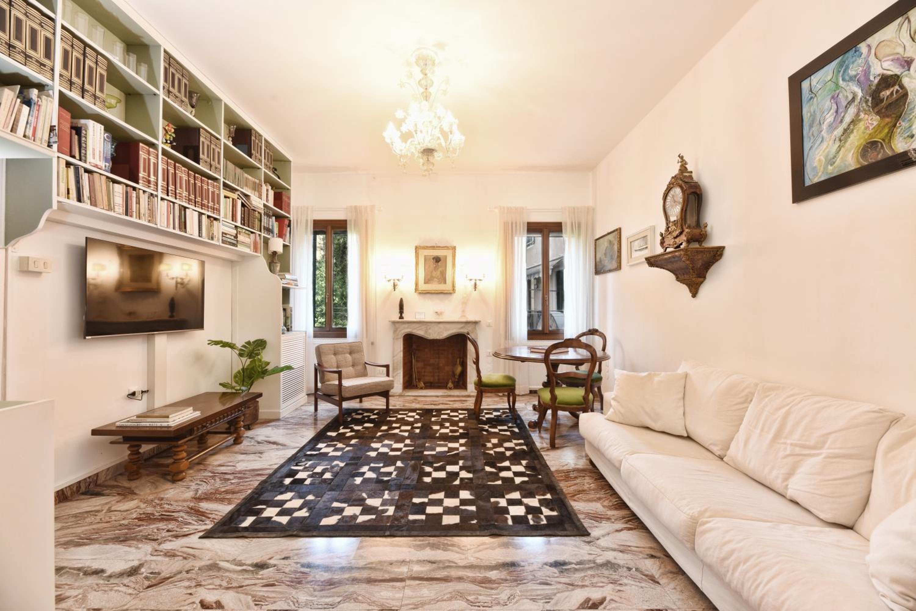Soderini Splendor: First Floor Palazzo Charm at Castello Square