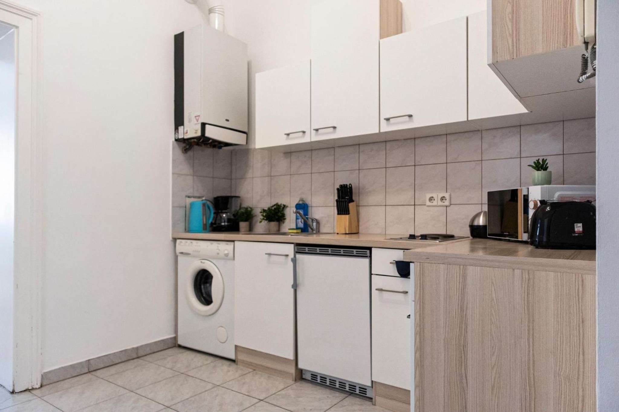 Prime Location & Peaceful Shared 2 BR Apt with Backyard