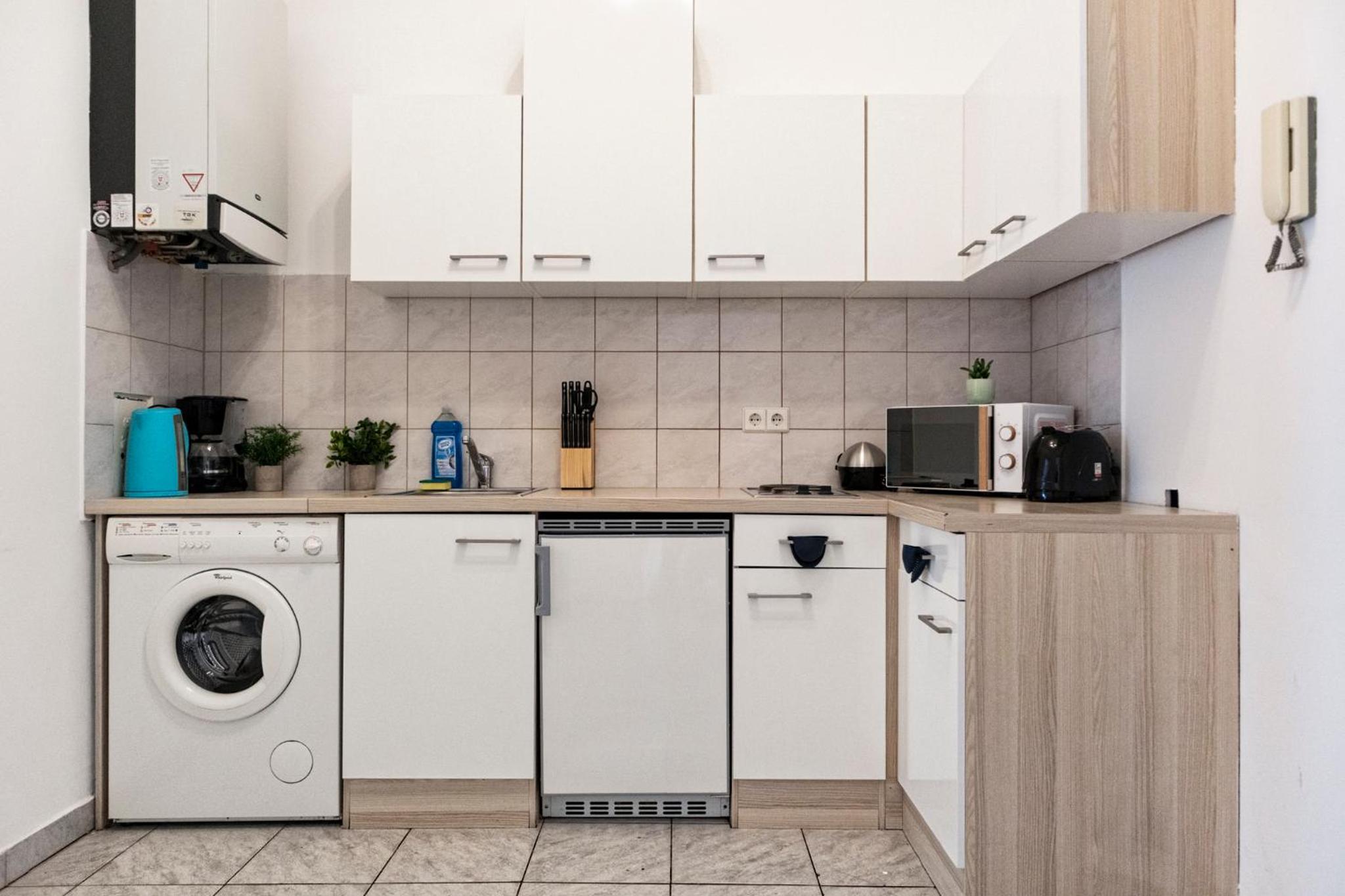 Prime Location & Peaceful Shared 2 BR Apt with Backyard