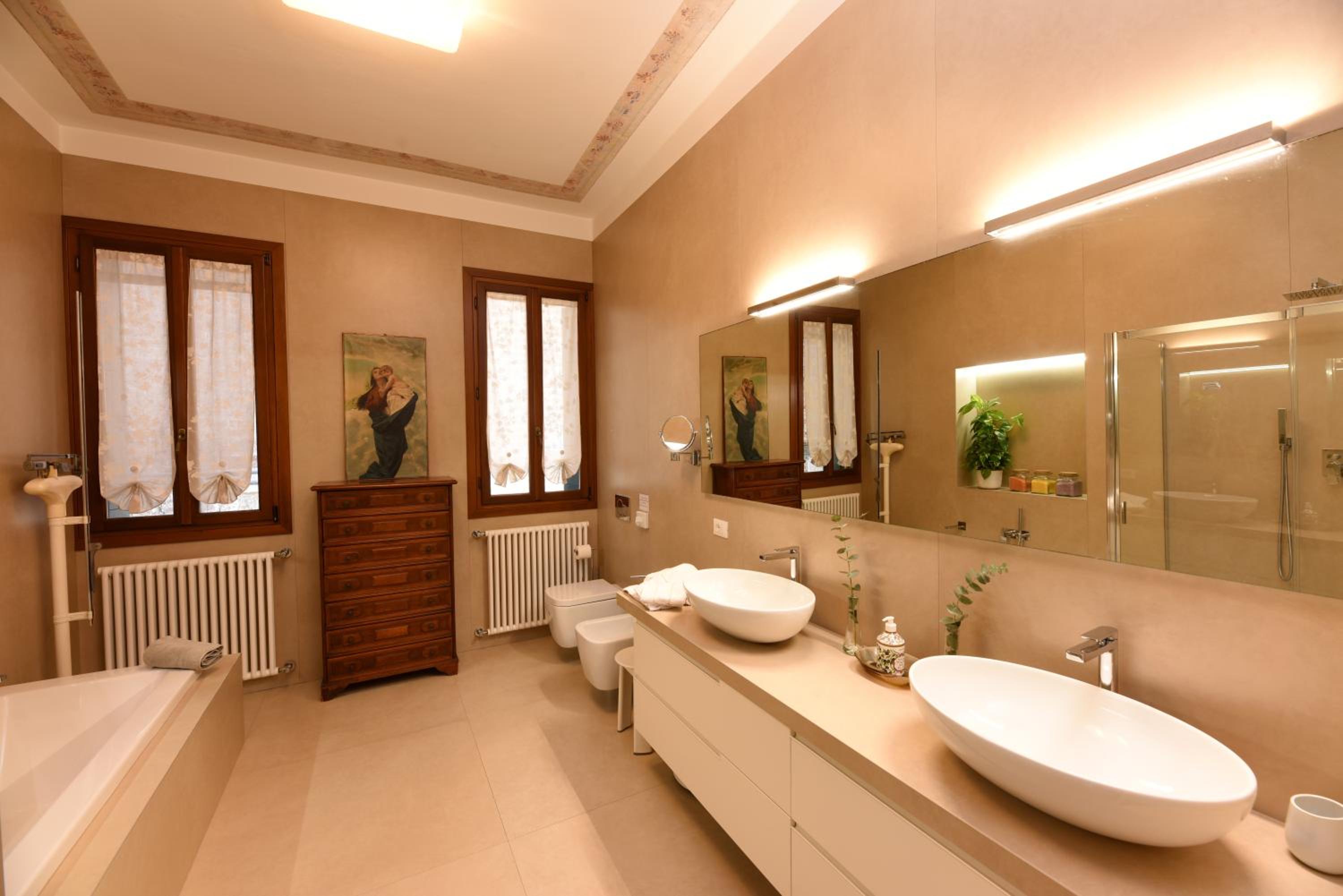 Soderini Splendor: First Floor Palazzo Charm at Castello Square