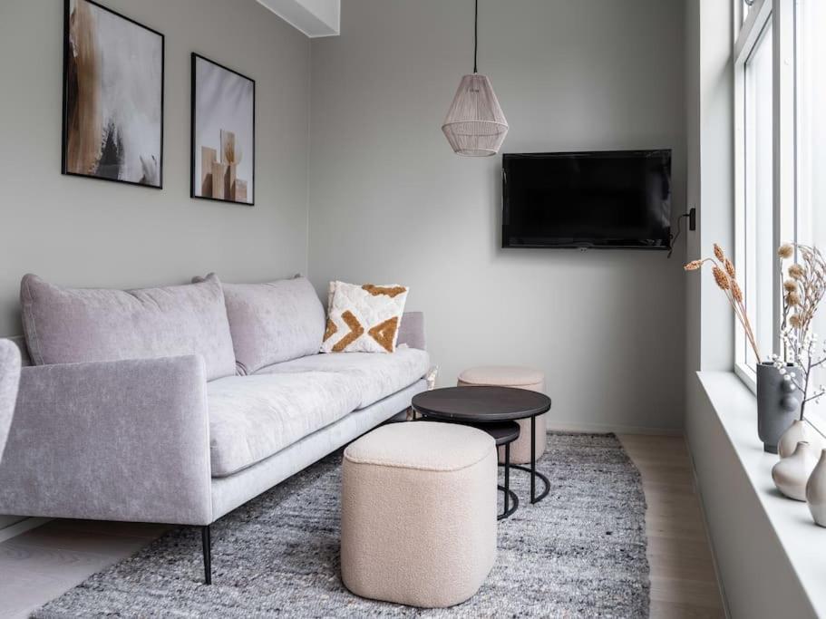 Hotel Slope-Side Fun Ski-In Ski-Out Retreat for 3 - Image 1