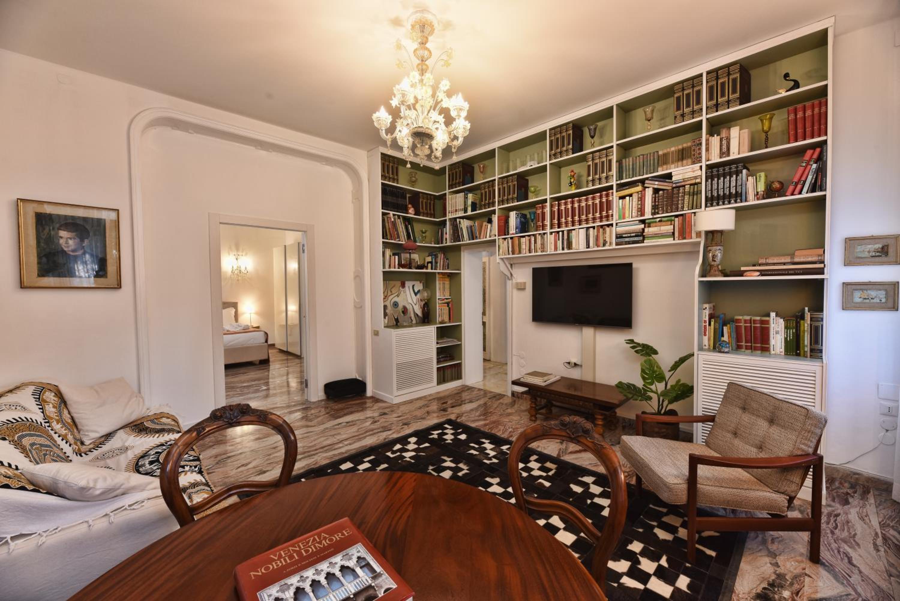 Soderini Splendor: First Floor Palazzo Charm at Castello Square