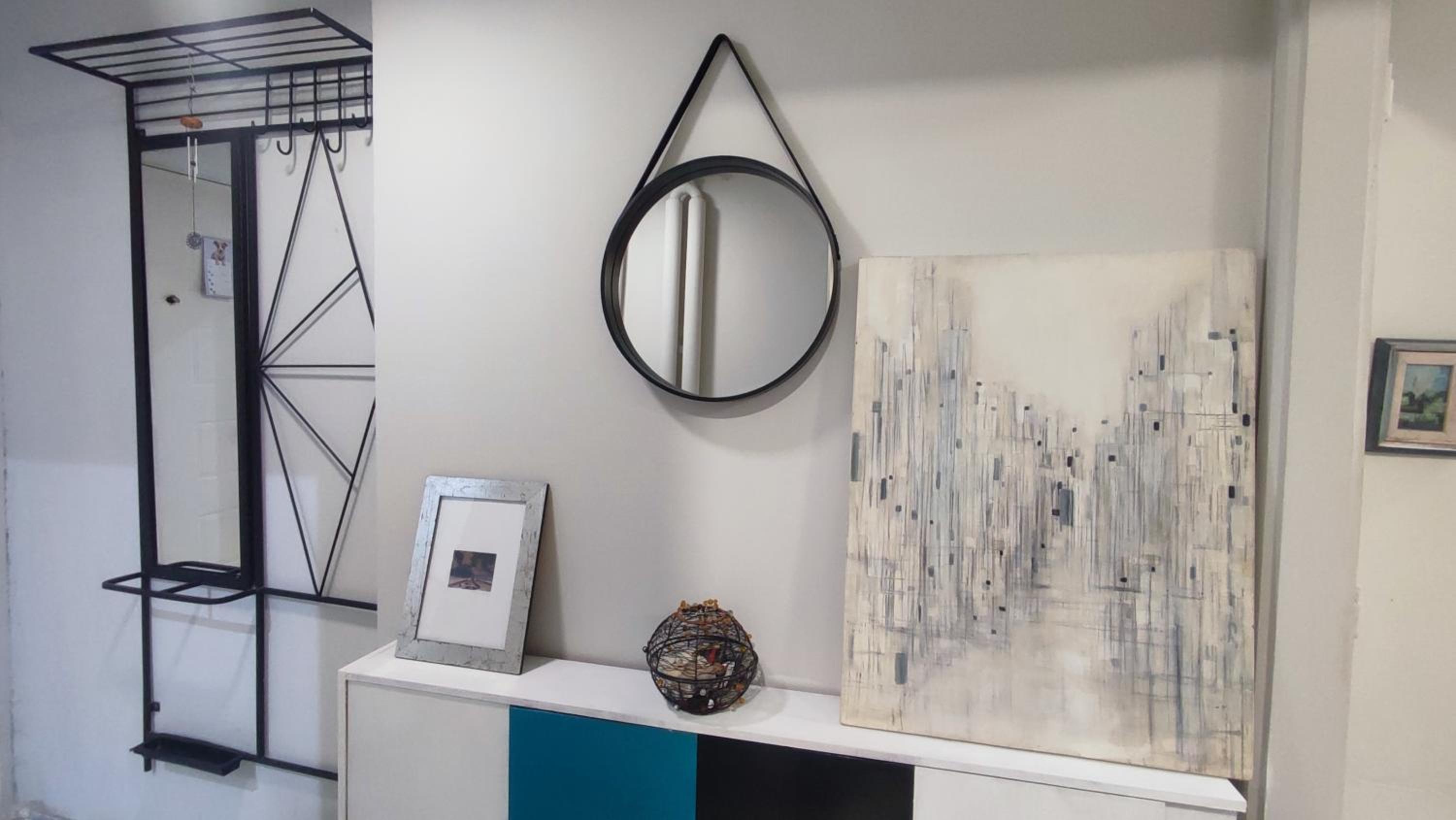 Blue Sparrow, city center studio