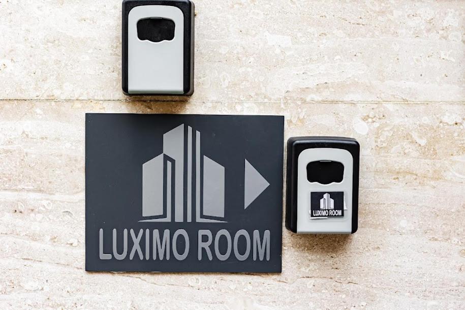 LUXIMO ROOM