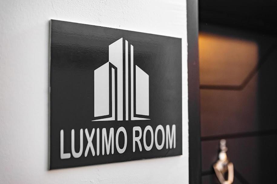 LUXIMO ROOM