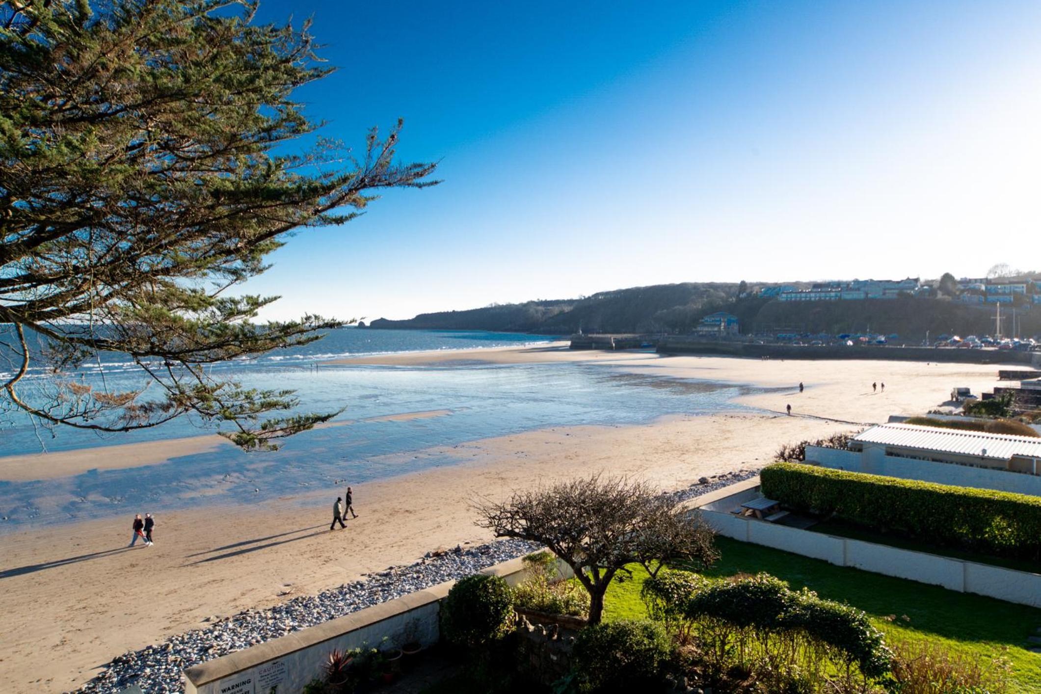 Lifes a Beach - Direct Beach Access Sea Views view 4