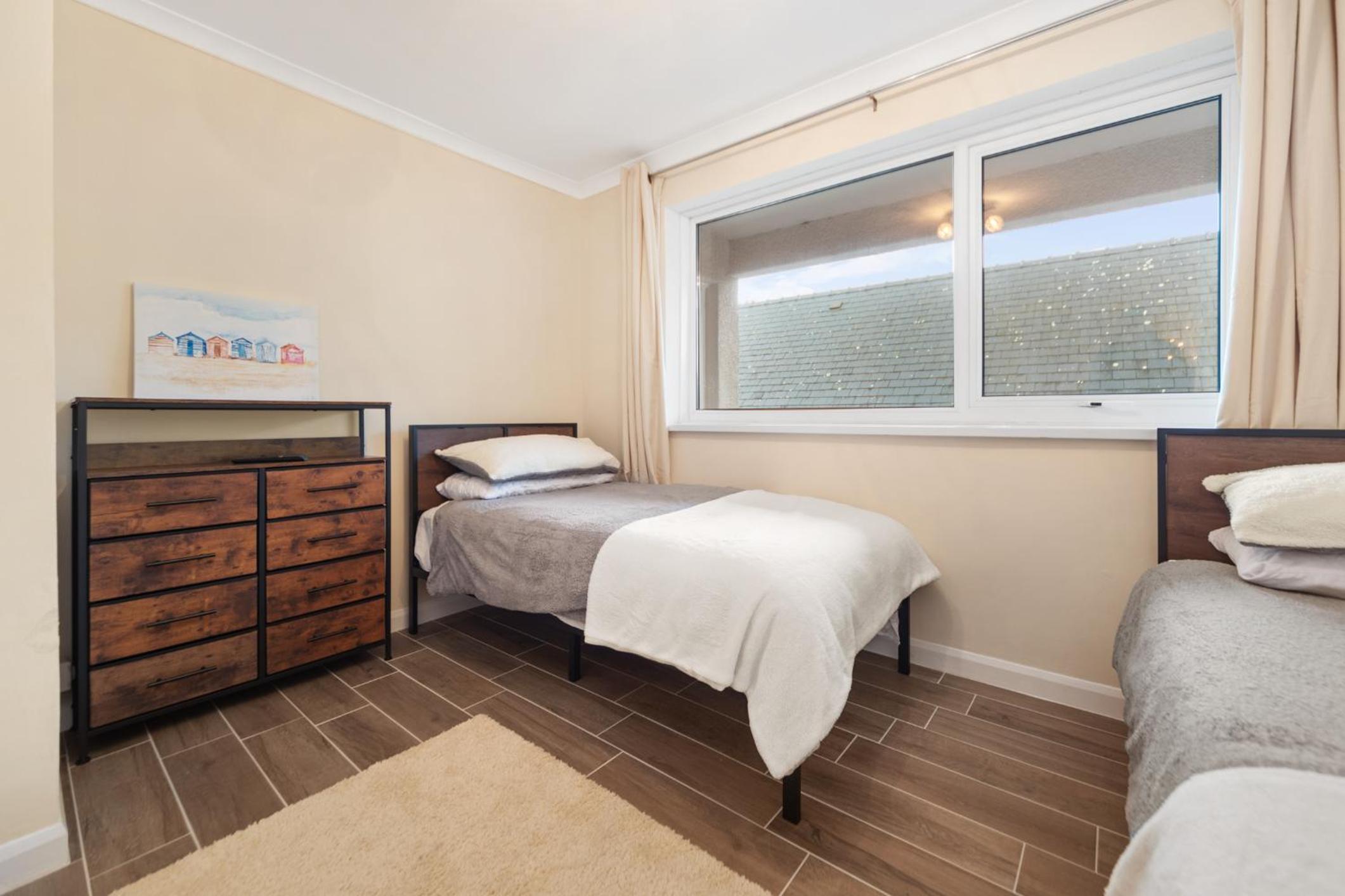 Monkstone Court - Close to Village and Beach view 2