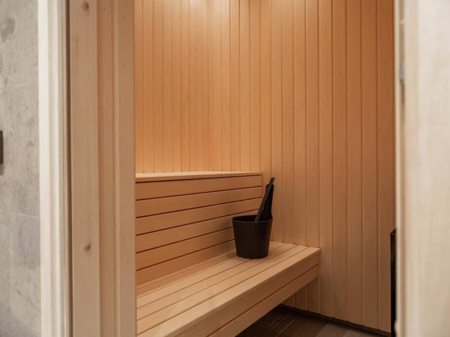Chic Are Apt for 6 Ski-in-Ski-out with Sauna view 3