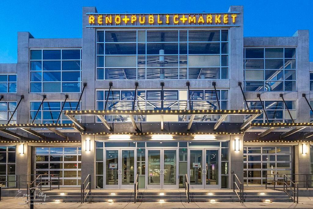 Downtown Elegance: Stylish Midtown Studio Getaway view 3