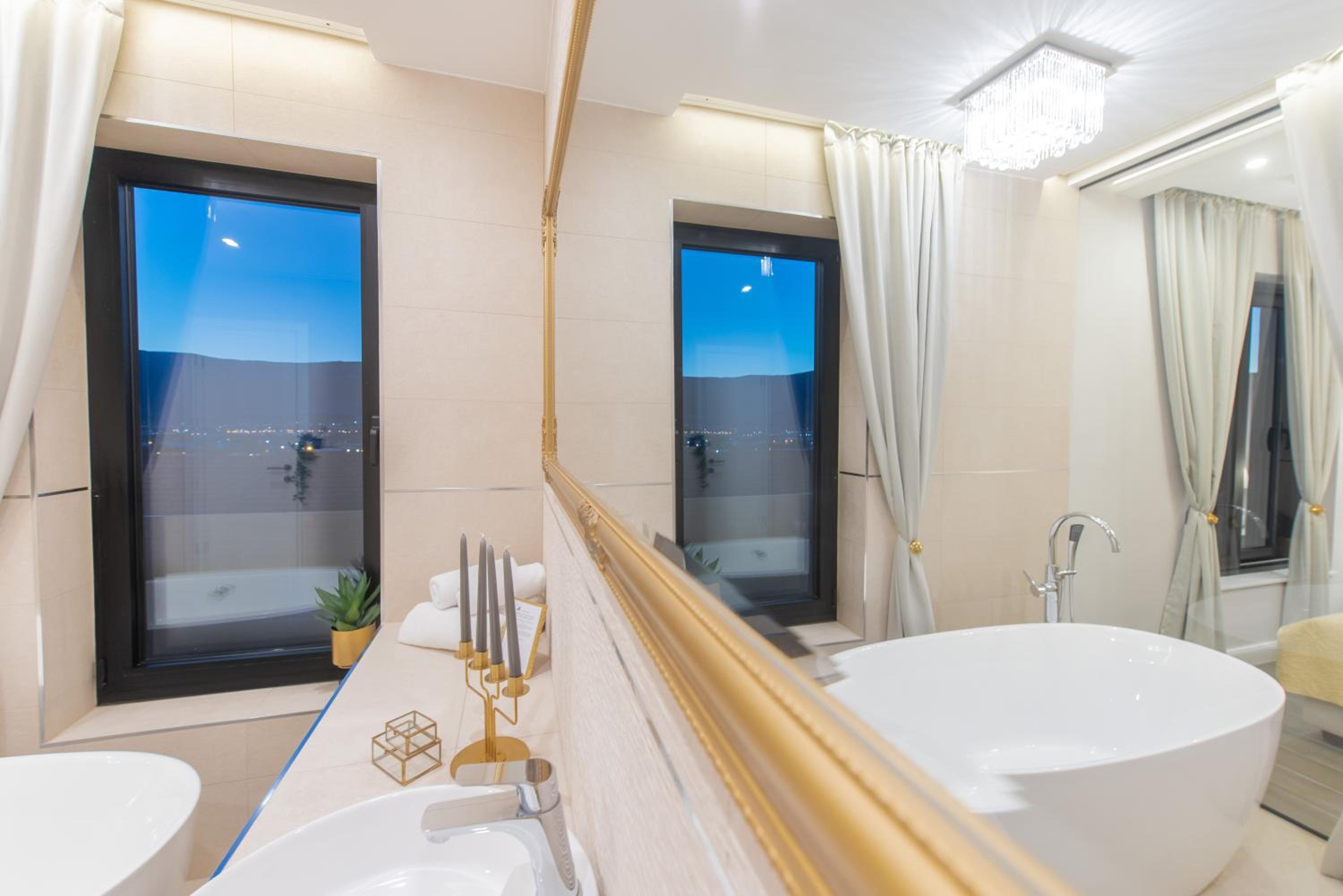 Samstag Split en Split — bathroom