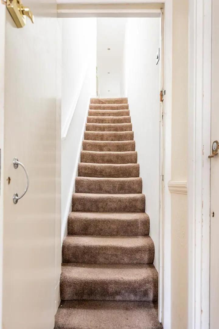 3 Bedroom Central London Townhouse 2min to station, sleeps 8