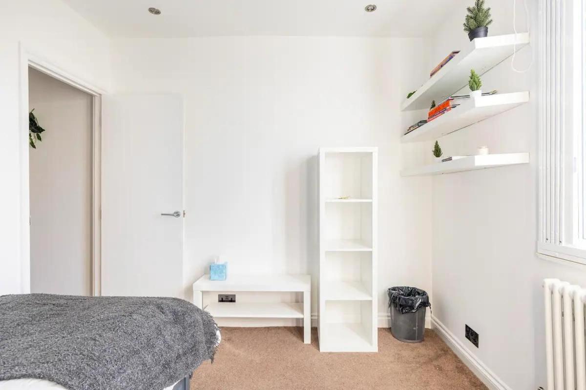 3 Bedroom Central London Townhouse 2min to station, sleeps 8