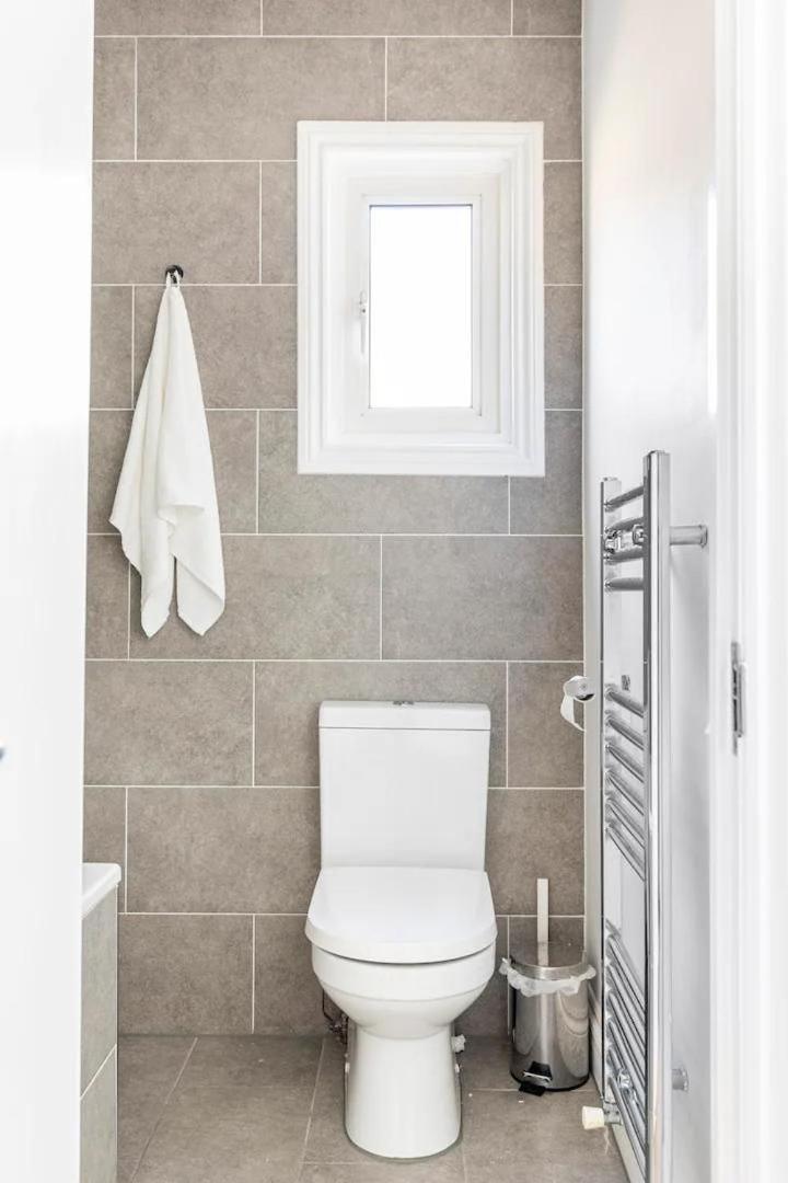 3 Bedroom Central London Townhouse 2min to station, sleeps 8