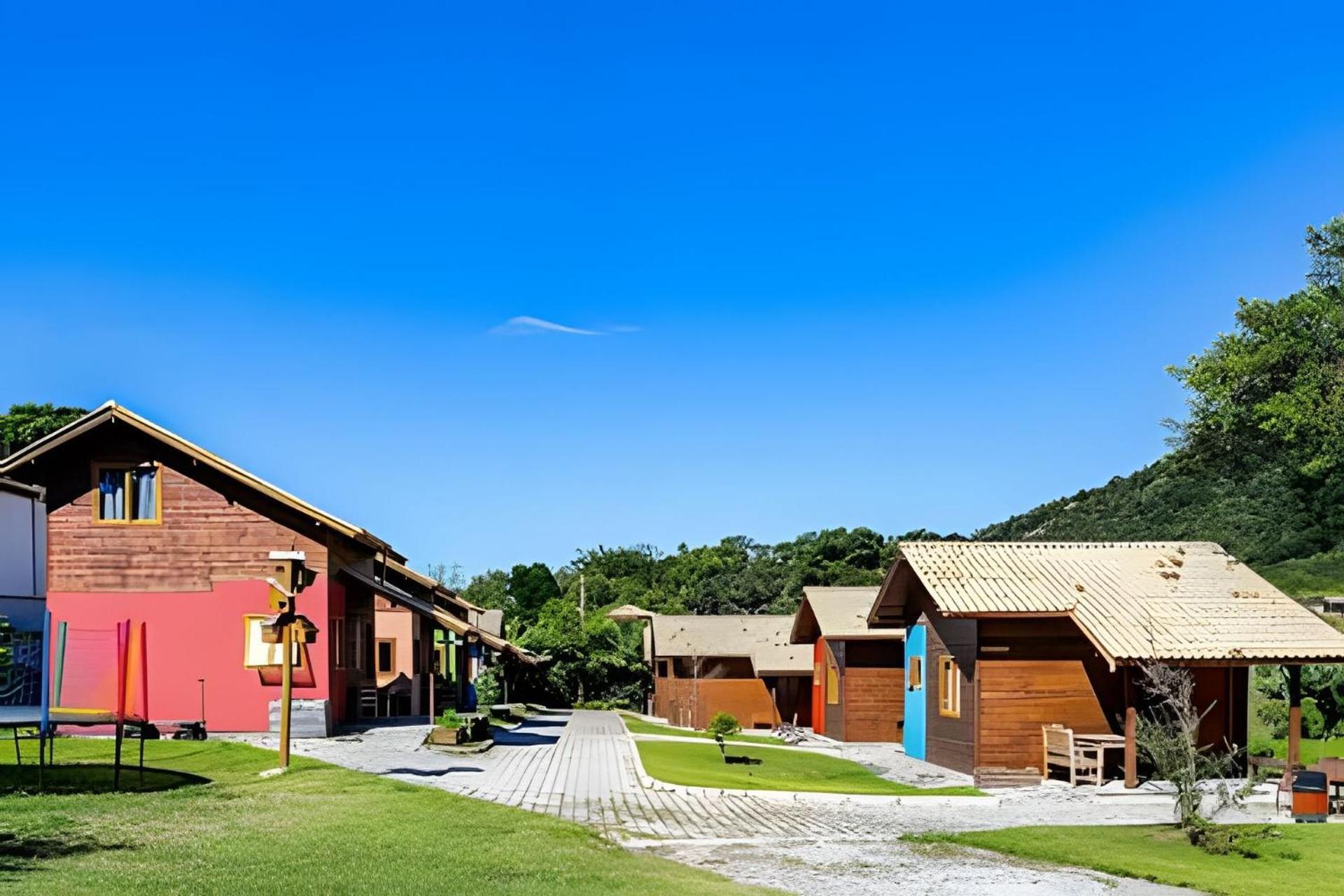 Cabanas aconchegantes. Desfrute da natureza e praia