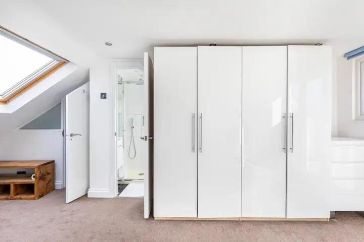 3 Bedroom Central London Townhouse 2min to station, sleeps 8