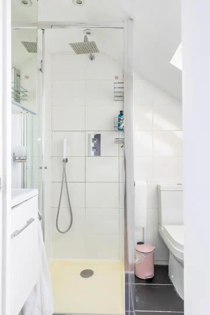 3 Bedroom Central London Townhouse 2min to station, sleeps 8