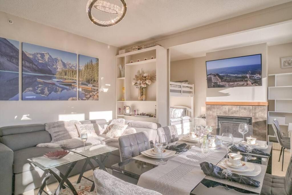 Mountain Escape sleeps 10 Guests in this 3BD 2BT Top Floor Condo with Mountain View