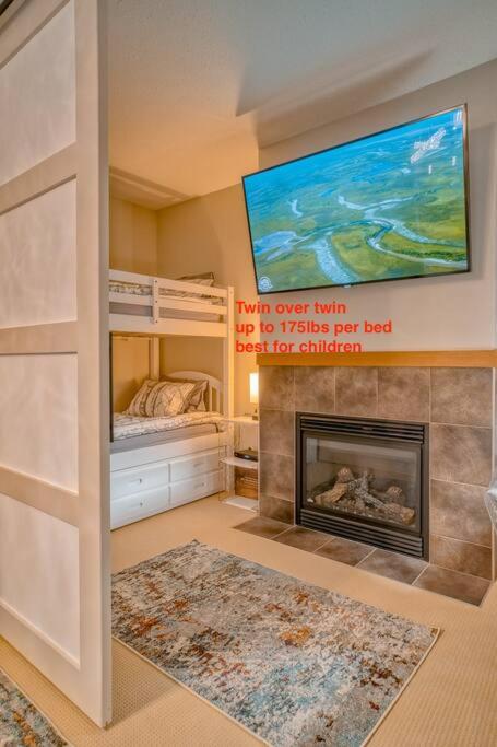 Mountain Escape sleeps 10 Guests in this 3BD 2BT Top Floor Condo with Mountain View