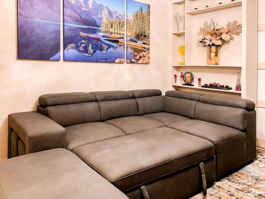 Mountain Escape sleeps 10 Guests in this 3BD 2BT Top Floor Condo with Mountain View