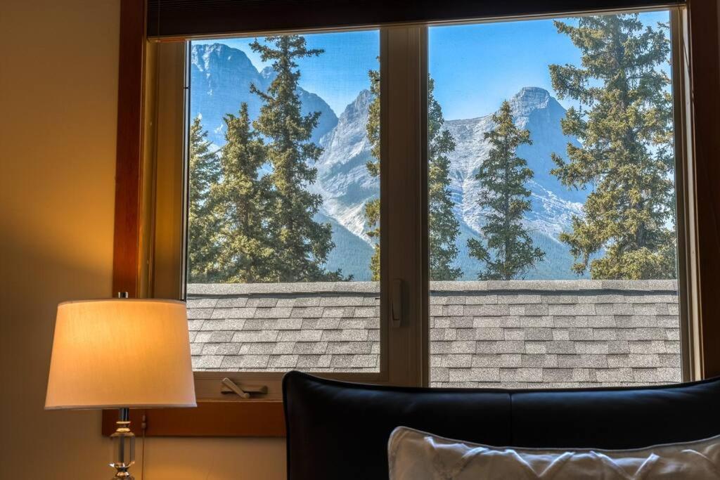 Mountain Escape sleeps 10 Guests in this 3BD 2BT Top Floor Condo with Mountain View