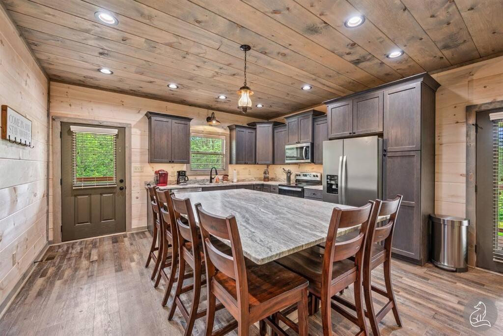 The Water Fox in Sevierville with Indoor Pool, Hot Tub, Game Rm, and Theater view 5