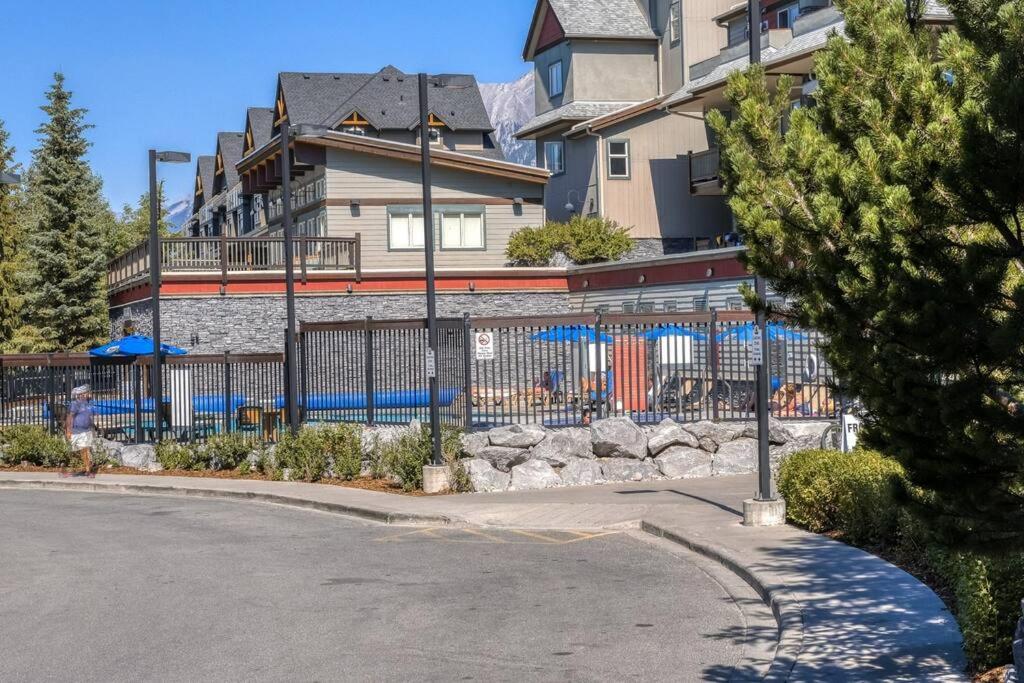 Mountain Escape sleeps 10 Guests in this 3BD 2BT Top Floor Condo with Mountain View