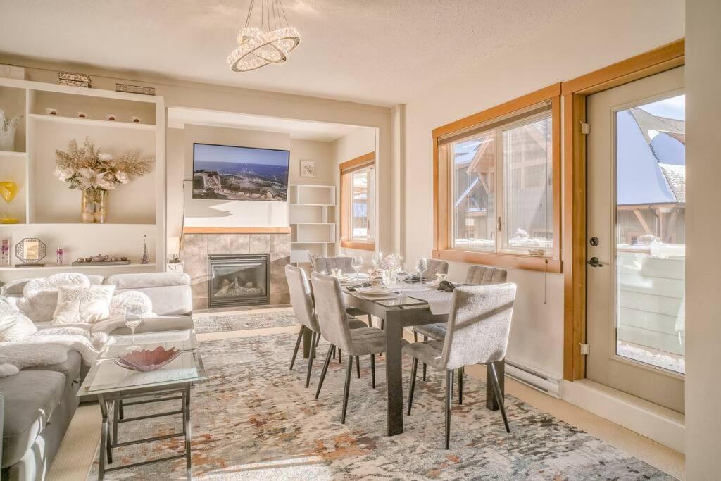 Mountain Escape sleeps 10 Guests in this 3BD 2BT Top Floor Condo with Mountain View