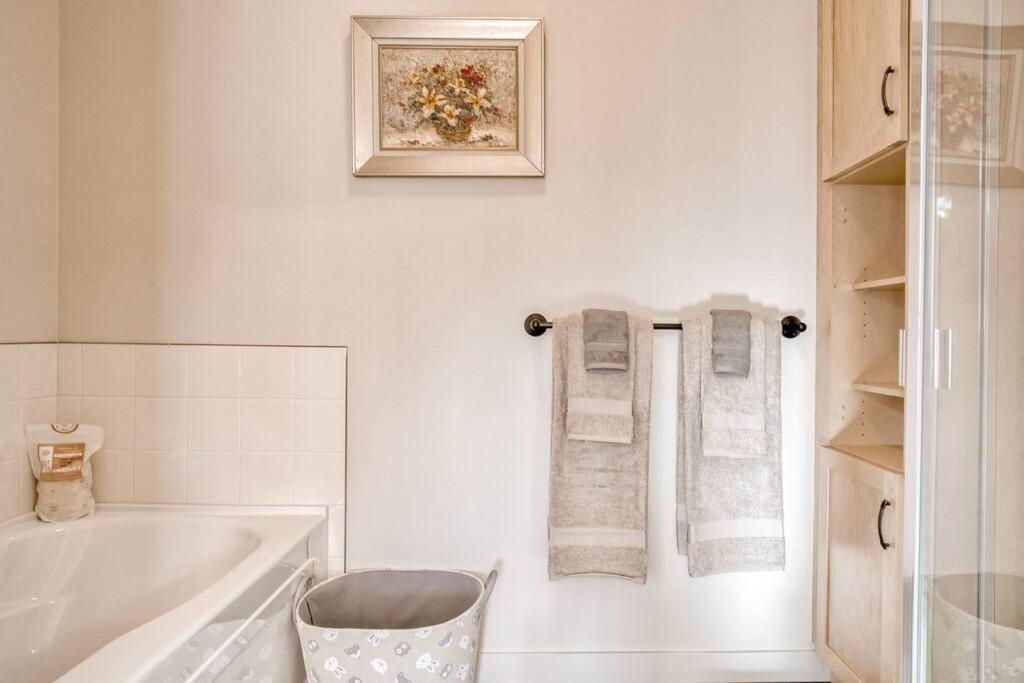 Mountain Escape sleeps 10 Guests in this 3BD 2BT Top Floor Condo with Mountain View