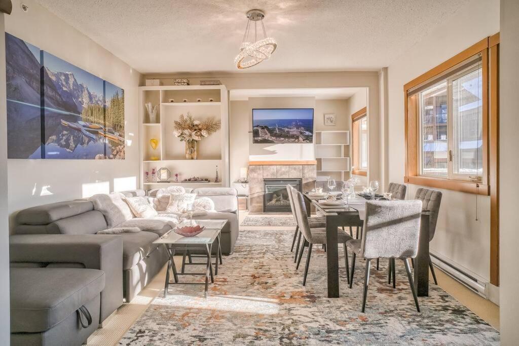 Mountain Escape sleeps 10 Guests in this 3BD 2BT Top Floor Condo with Mountain View