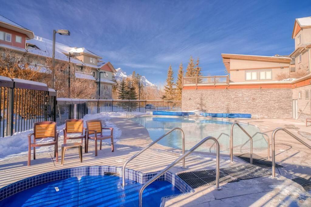 Mountain Escape sleeps 10 Guests in this 3BD 2BT Top Floor Condo with Mountain View