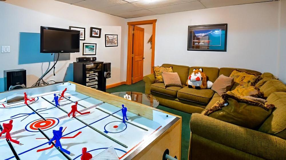 Polar Peak Chalet by Fernie Lodging Company