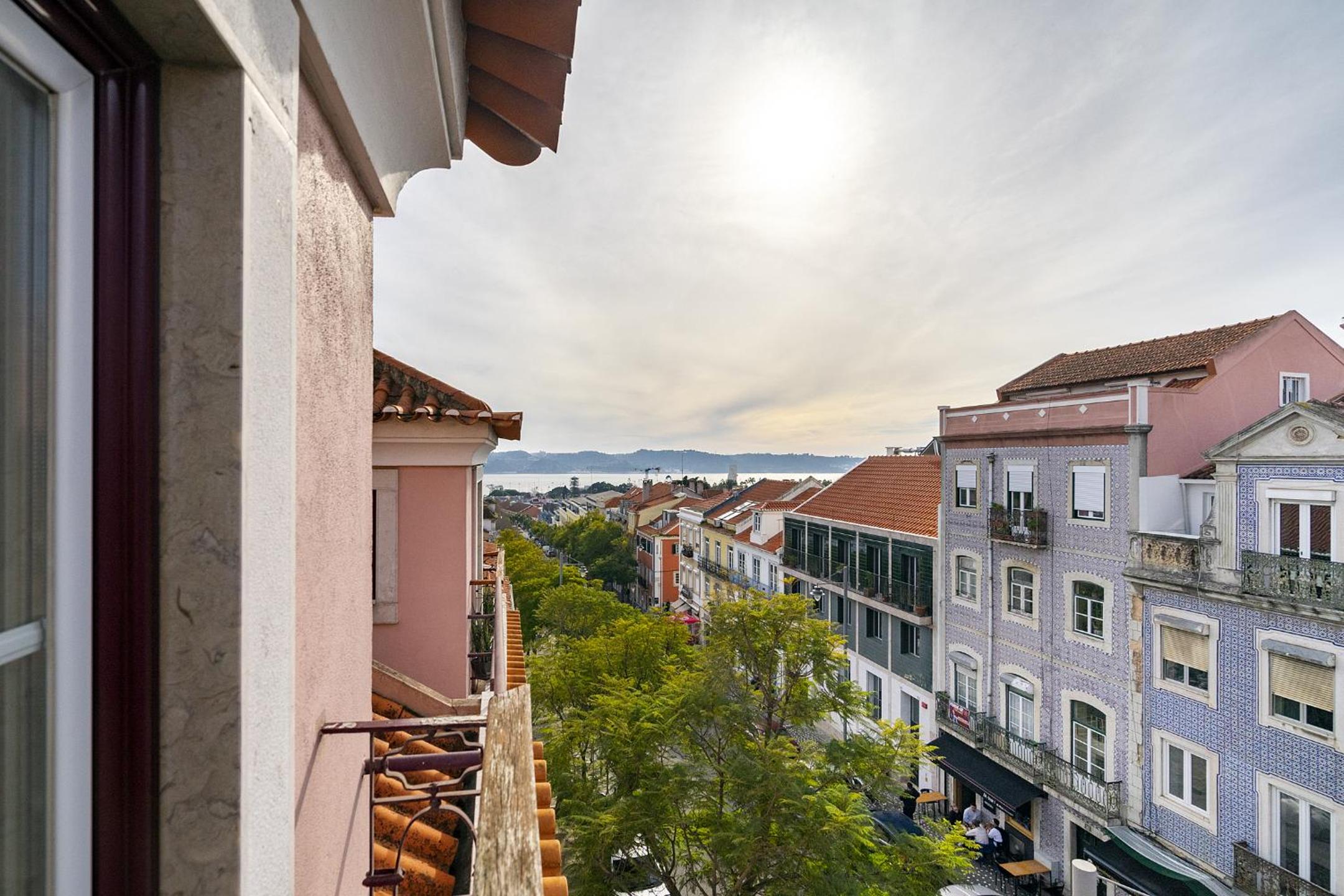 WHome Charming Urban Retreat with Skyline Views view 3