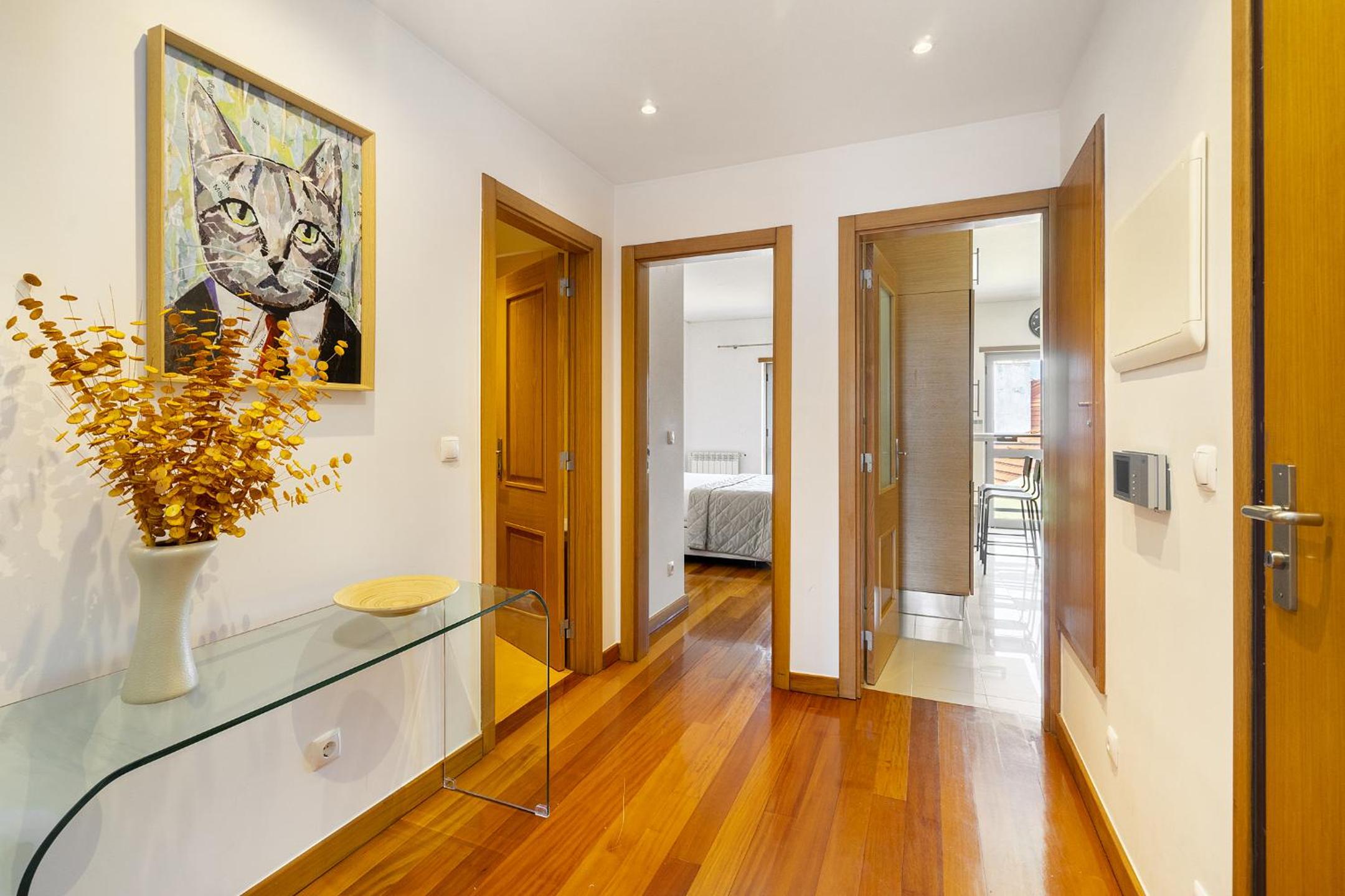 WHome Charming Urban Retreat with Skyline Views view 4
