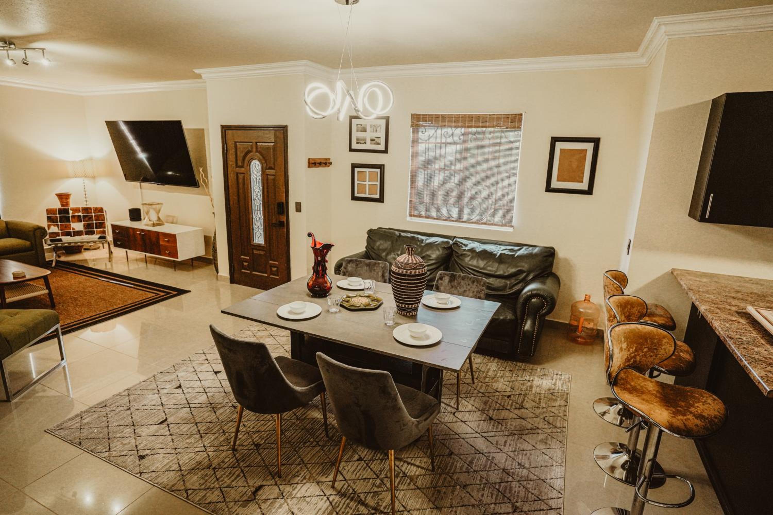 Casa Panda near Airport / Shopping Plaza and International Border view 3