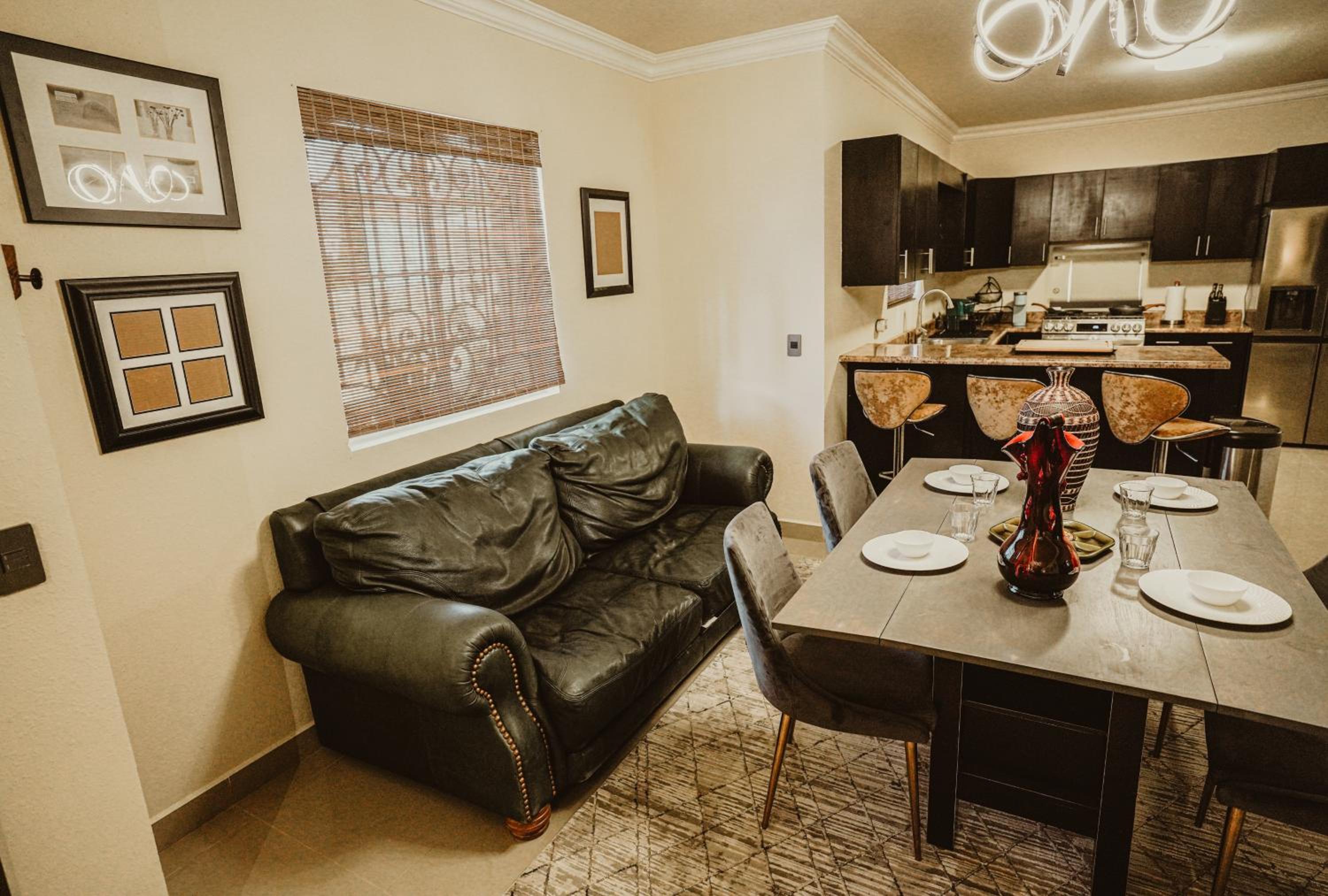 Casa Panda near Airport / Shopping Plaza and International Border view 4