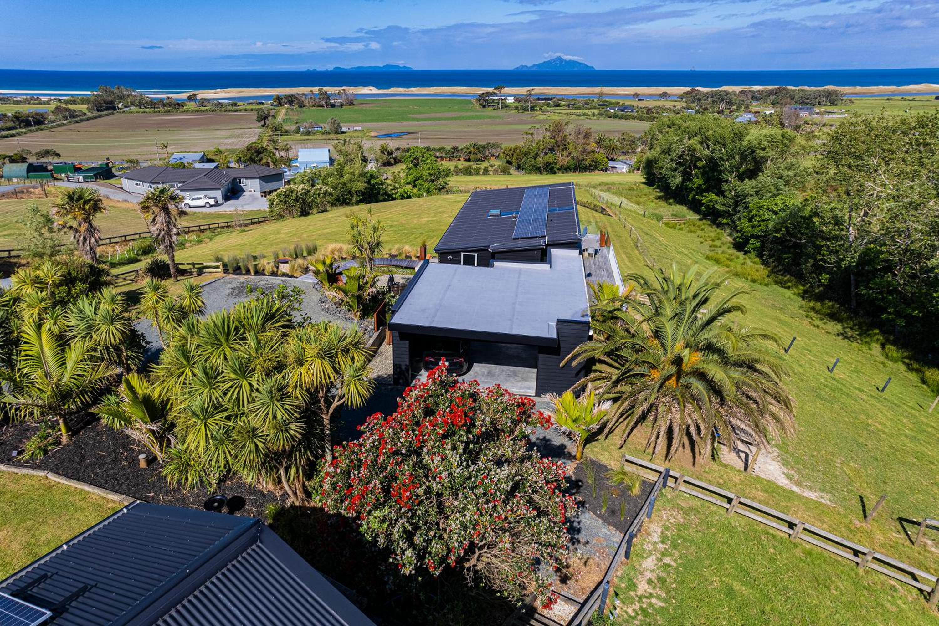 The Chocolate Box - Waipu Cove Holiday Home view 4
