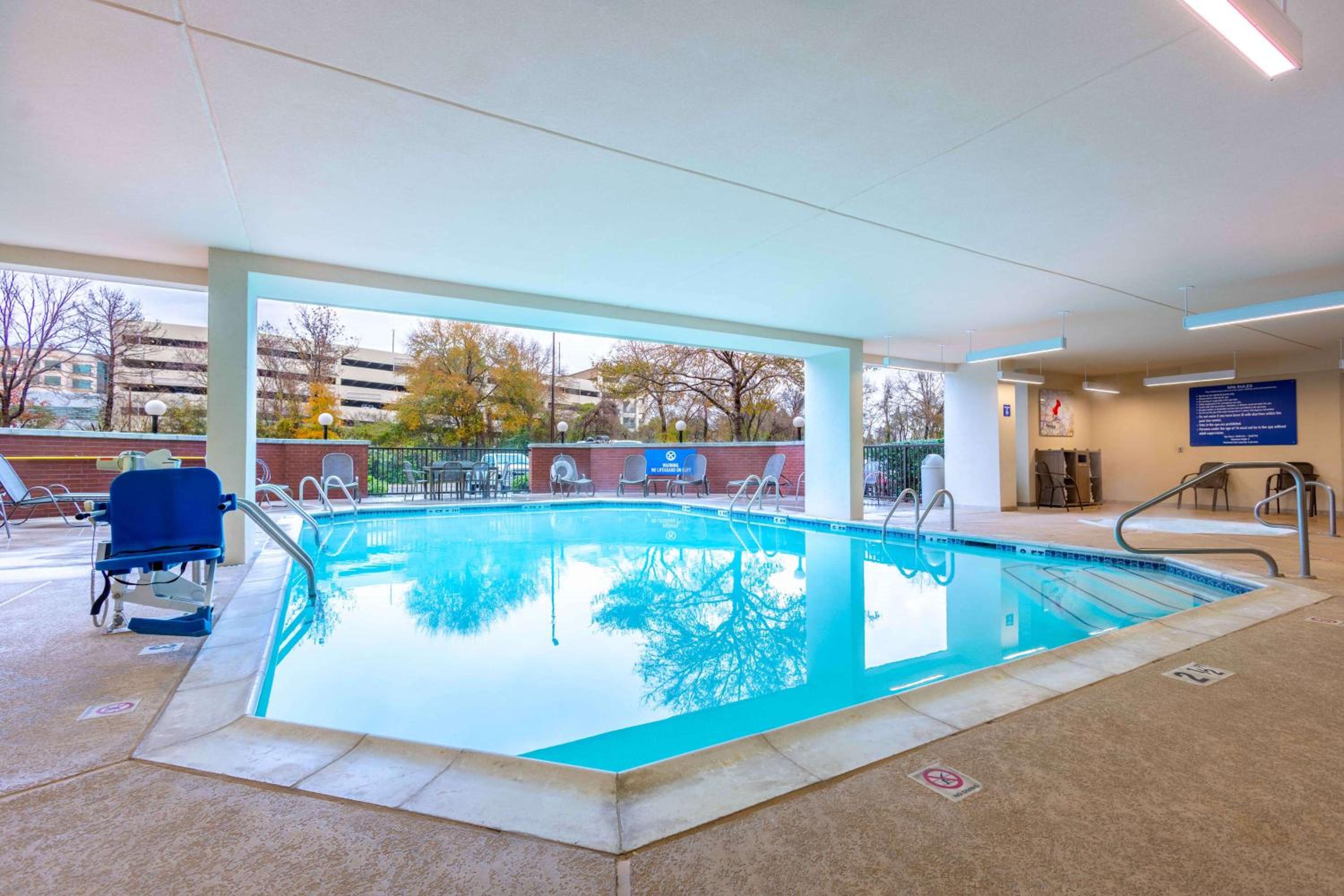 Drury Inn  Suites Houston The Woodlands - Property Image 9