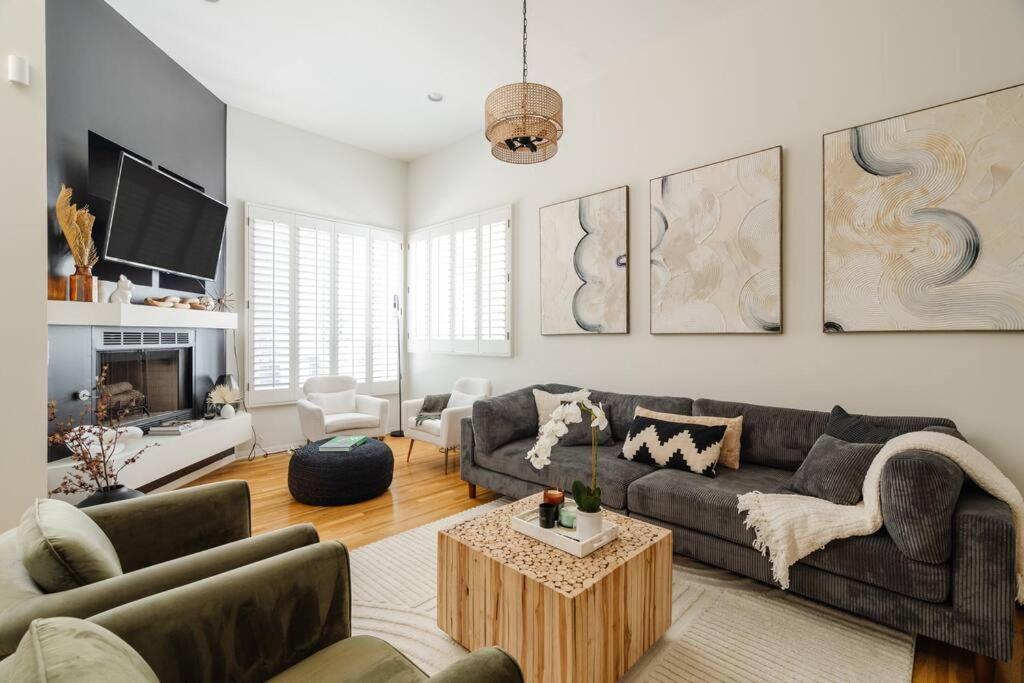 Hollywood Hills & Sunset Strip Home w Hottub