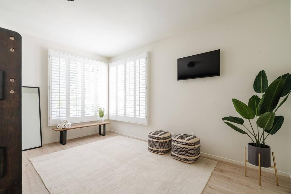 Hollywood Hills & Sunset Strip Home w Hottub