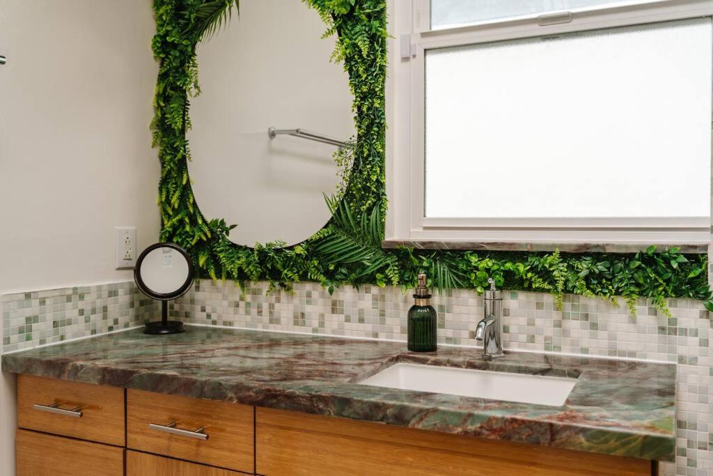 Hollywood Hills & Sunset Strip Home w Hottub